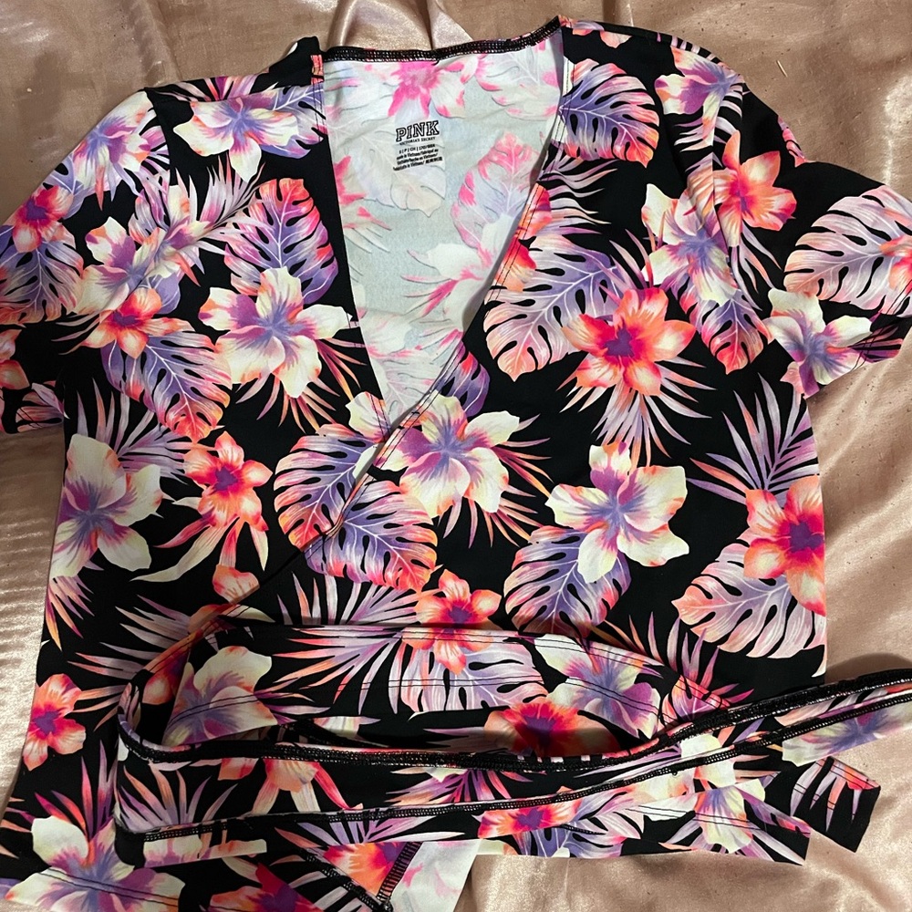 Multi colored , PINK cropped tied shirt.